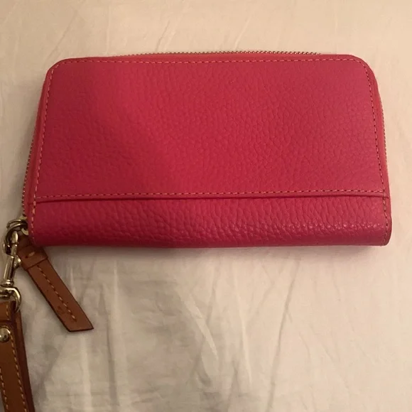 πFLASHπToday Only - Like New Dooney and Bourke Strawberry Wallet (#13) - Picture 4 of 8